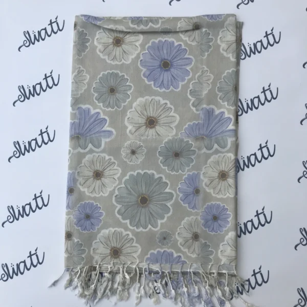 Clean woolen shawl with printed design