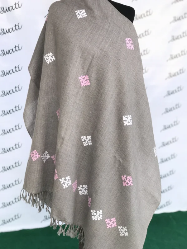 Sindhi hand embroidery women woolen shawl