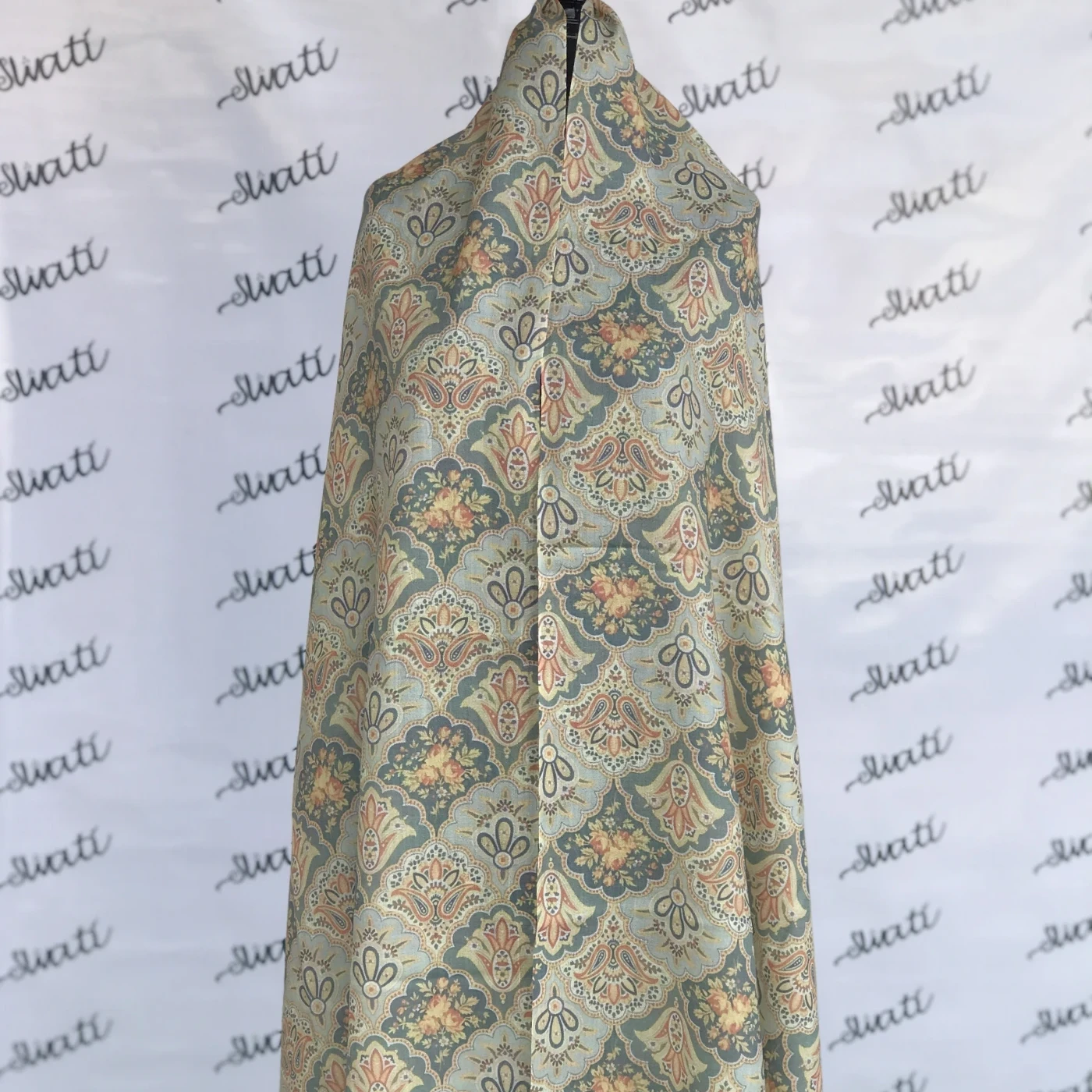 Women woolen shawl with attractive printed desing